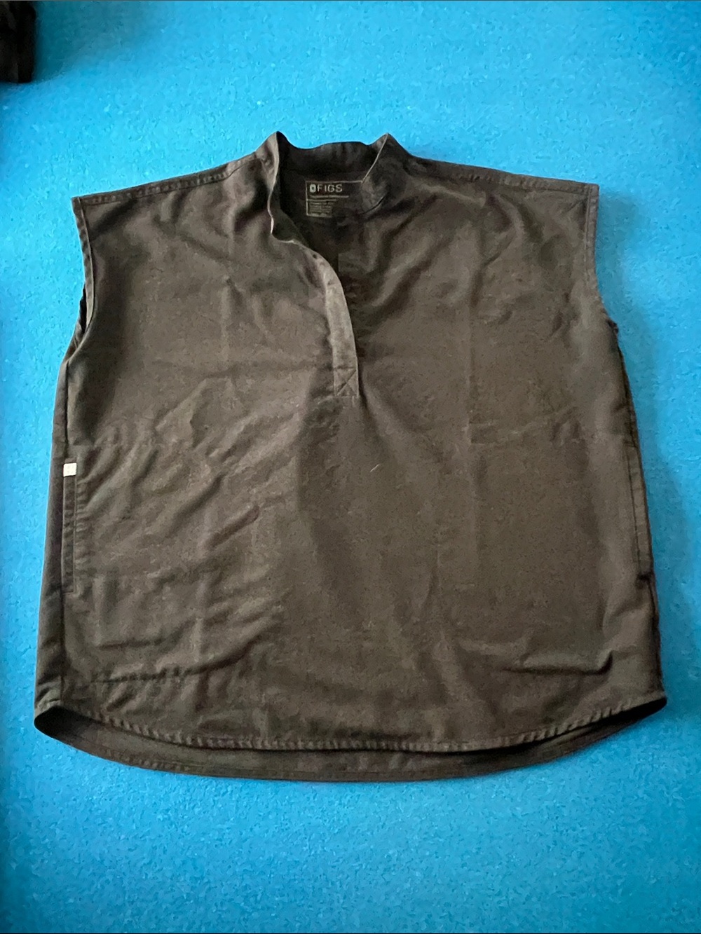 Figs Women’s Black Sleeveless Henley Top